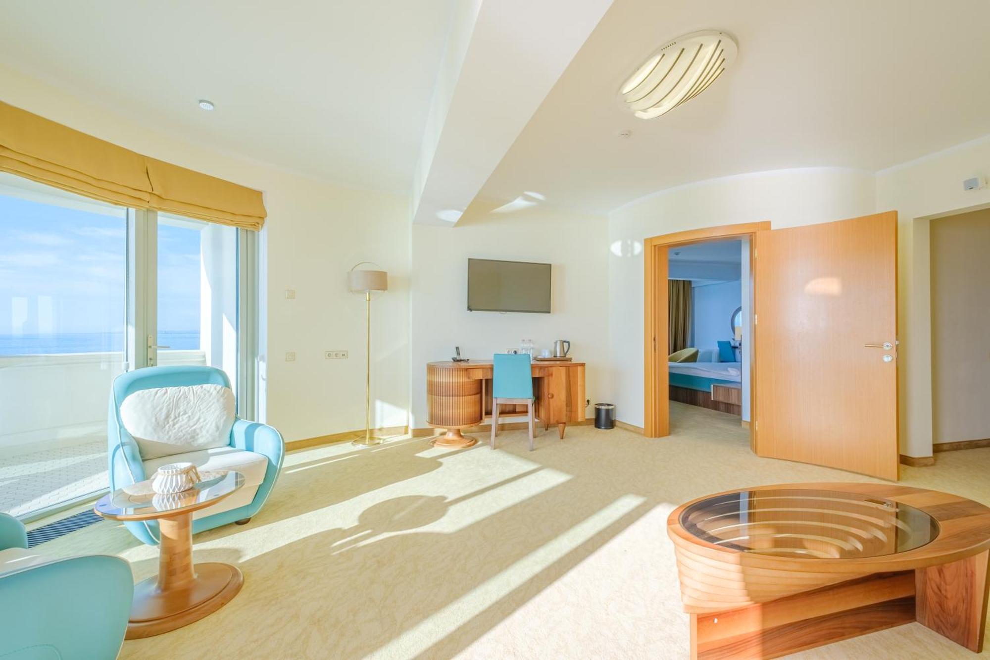 Castello Mare All Inclusive Resort Батуми Екстериор снимка